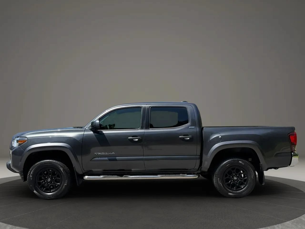 Used 2020 Toyota Tacoma SR5 AWD/4WD image 9