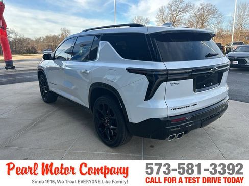 Used 2025 Chevrolet Traverse RS image 6