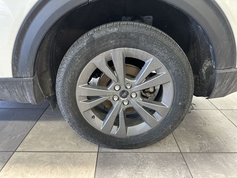 Used 2023 Ford Explorer XLT w/ Equipment Group 202A image 6