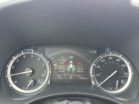 Used 2022 Toyota Highlander XLE AWD/4WD image 21