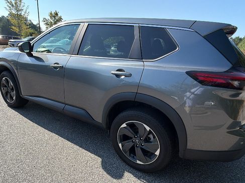 Used 2024 Nissan Rogue SV AWD/4WD image 10