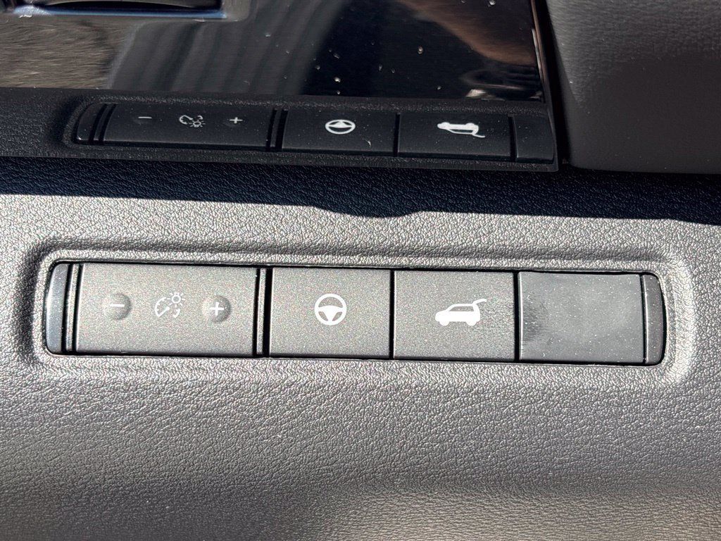 Certified 2025 Nissan Pathfinder SV AWD/4WD image 23