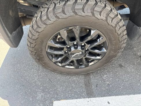 Used 2025 Chevrolet Silverado 3500 LTZ w/ LTZ Plus Package AWD/4WD image 31