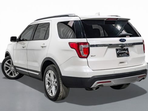 Used 2017 Ford Explorer XLT w/ Equipment Group 202A image 8