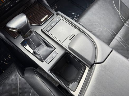 Used 2019 Lexus ES 300h w/ Luxury Package image 25