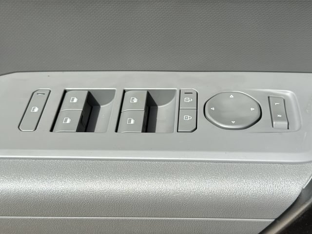 Certified 2027 Kia Seltos LX FWD image 24