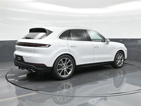New 2025 Porsche Cayenne E-Hybrid image 7