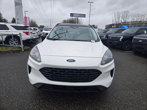 Used 2022 Ford Escape SE w/ SE Sport Appearance Package image 2