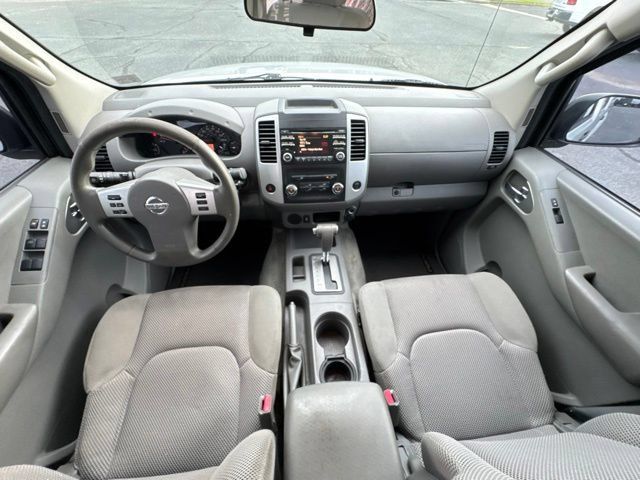 Used 2014 Nissan Frontier SV RWD image 3