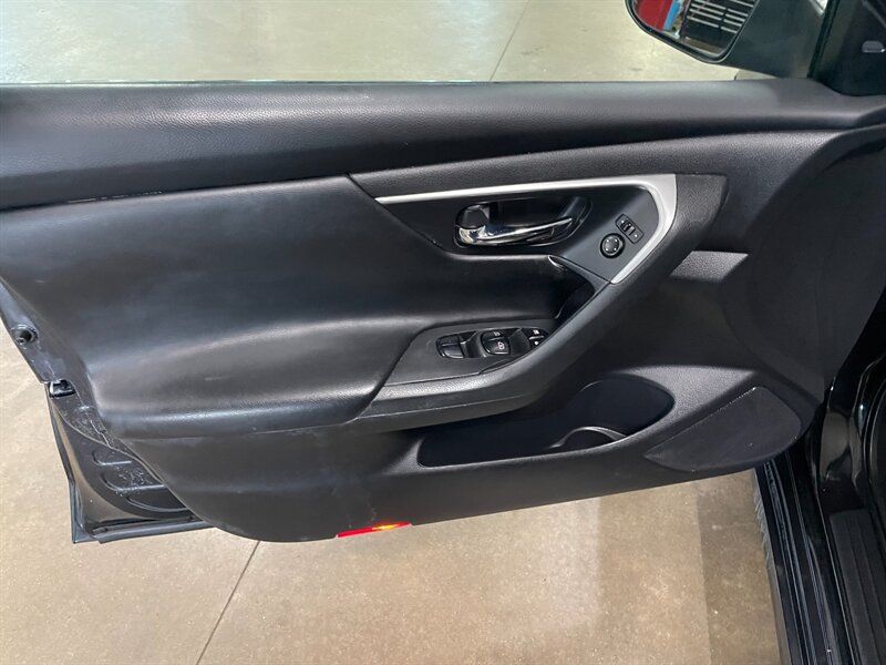 Used 2016 Nissan Altima 2.5 SV FWD image 24