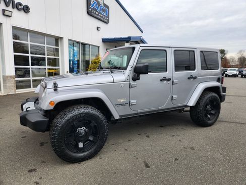 Used 2014 Jeep Wrangler Unlimited Sahara w/ Max Tow Package image 6