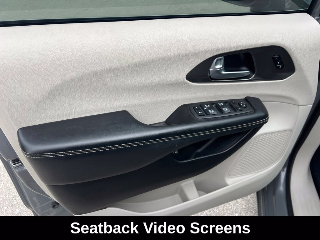 Used 2022 Chrysler Pacifica Touring-L w/ Uconnect Theater Family Group FWD image 28