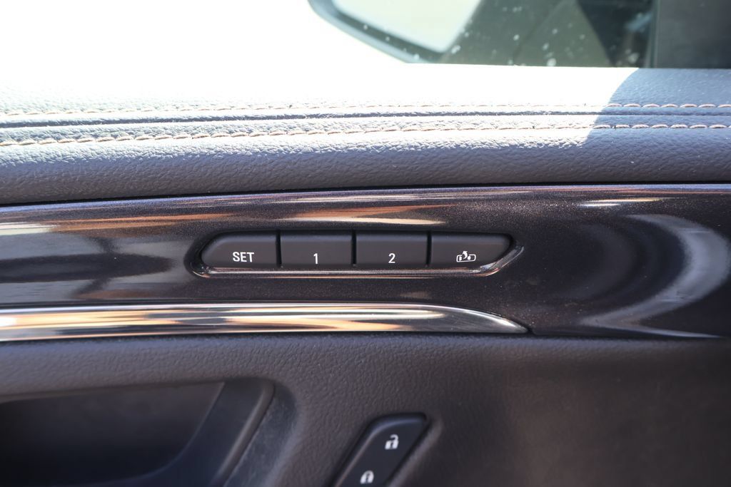 Used 2016 Chevrolet Impala LTZ w/ Enhanced Convenience Package FWD image 15