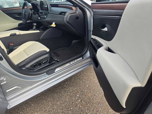 New 2025 Lexus ES 350 w/ Premium Package image 10