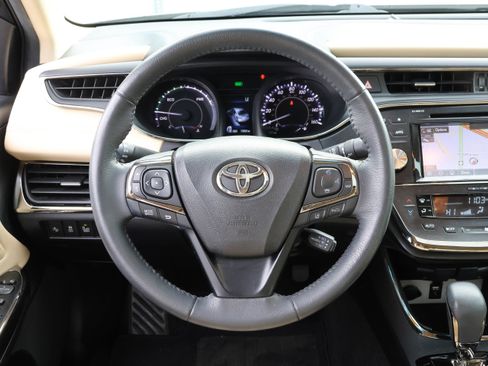 Used 2018 Toyota Avalon XLE Premium image 17