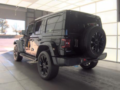 Used 2022 Jeep Wrangler Unlimited Sahara w/ Cold Weather Group AWD/4WD image 3