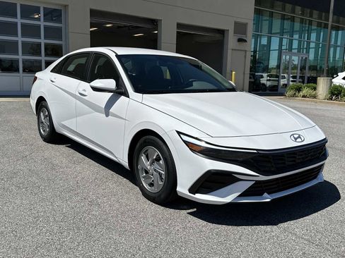 New 2026 Hyundai Elantra SE FWD image 1