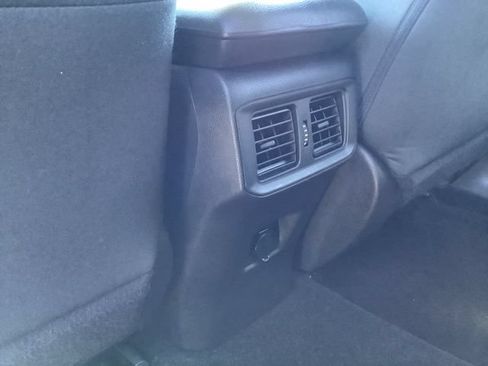 Used 2022 Toyota RAV4 LE AWD/4WD image 26