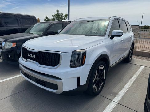 Used 2024 Kia Telluride EX FWD image 2