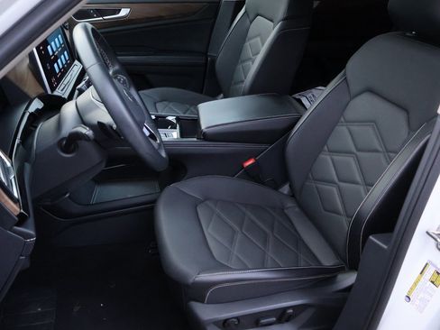 Used 2024 Volkswagen Atlas SE image 38