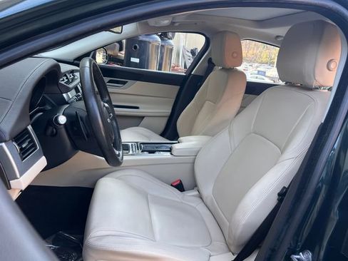 Used 2017 Jaguar XF Premium image 13
