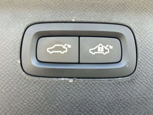 Used 2018 Volvo XC90 T6 Momentum w/ Convenience Package image 19