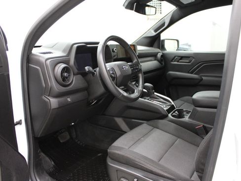 Used 2023 Chevrolet Colorado Trail Boss image 7