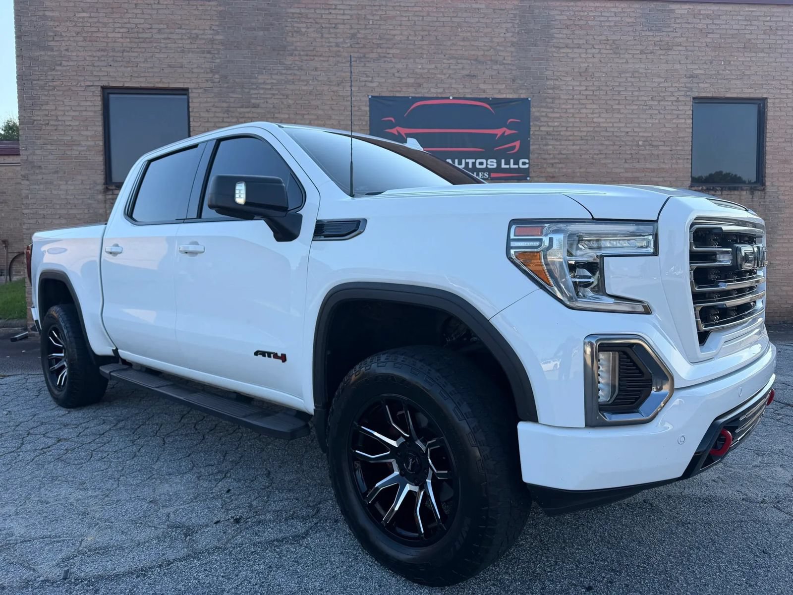 Used 2020 GMC Sierra 1500 AT4 w/ AT4 Premium Package AWD/4WD image 2