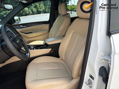 Certified 2023 Jeep Grand Cherokee Limited w/ Black Appearance Package AWD/4WD image 42