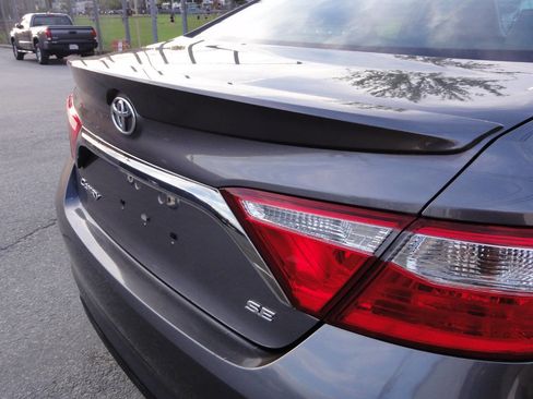 Used 2016 Toyota Camry SE FWD image 17