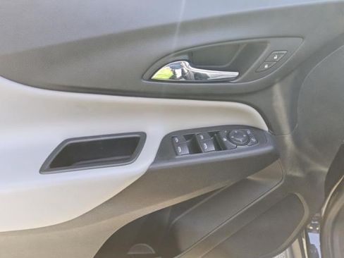 Used 2022 Chevrolet Equinox LS w/ LS Convenience Package FWD image 10