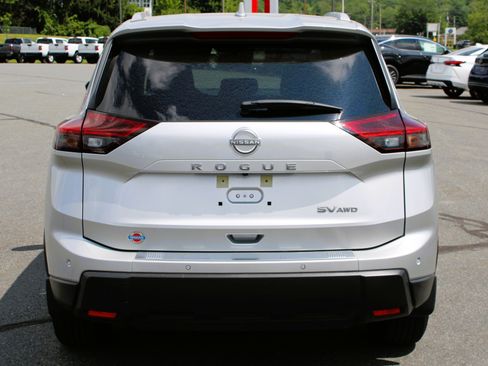 Used 2024 Nissan Rogue SV w/ SV Premium Package AWD/4WD image 10