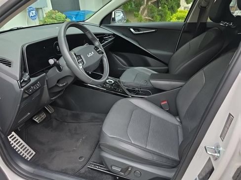 Used 2023 Kia Niro Wave FWD image 4