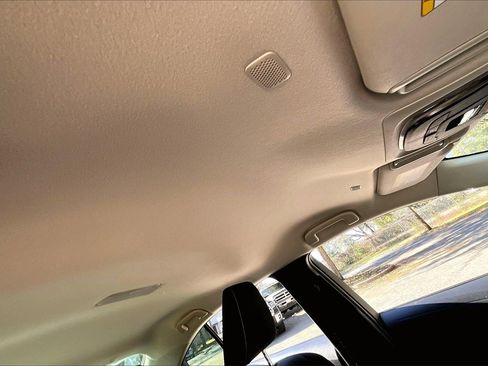 Used 2025 Toyota Corolla LE image 24