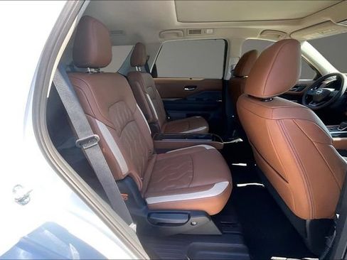 New 2026 Nissan Pathfinder Platinum w/ Cargo Package FWD image 10