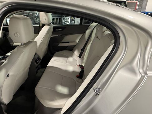Used 2017 Jaguar XE Premium image 44