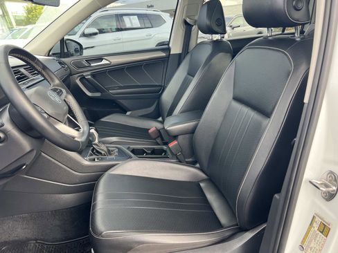 Certified 2022 Volkswagen Tiguan SE image 18