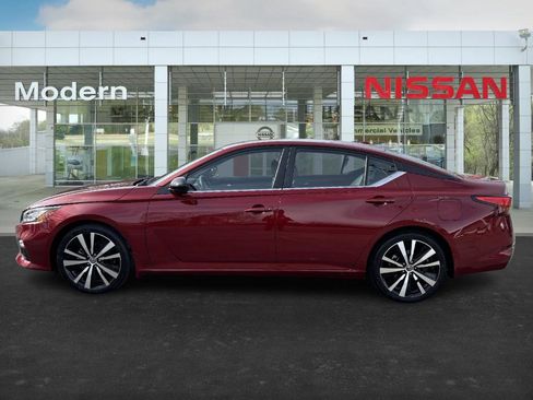 Certified 2022 Nissan Altima 2.5 SR image 2