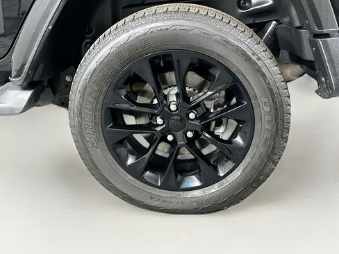 Used 2023 Jeep Wrangler Unlimited Sahara w/ Cold Weather Group AWD/4WD image 11