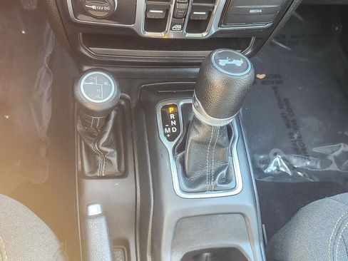Used 2024 Jeep Wrangler Unlimited Sport AWD/4WD image 17