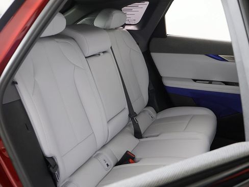 Used 2026 Cadillac Optiq Sport 1 w/ LPO, Floor Liner Package AWD/4WD image 33