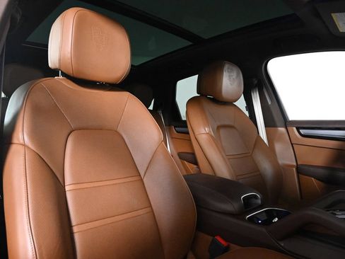 Certified 2023 Porsche Cayenne Platinum Edition AWD/4WD image 33