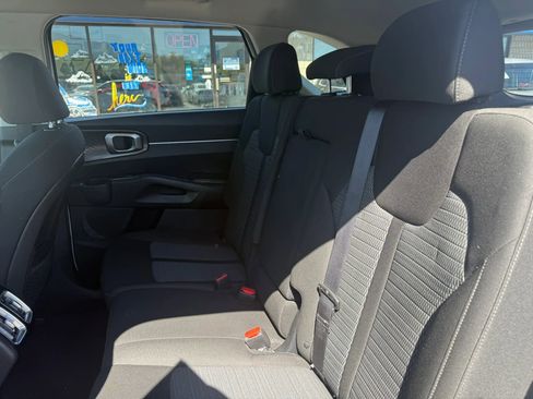 Used 2022 Kia Sorento LX AWD/4WD image 18