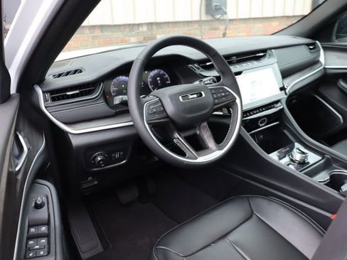 Used 2026 Jeep Grand Cherokee Limited AWD/4WD image 13
