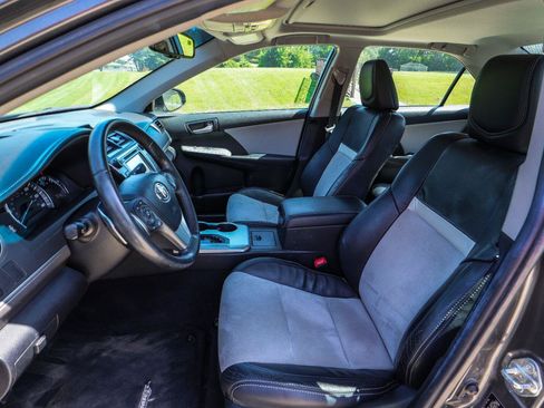 Used 2012 Toyota Camry SE w/ Leather Pkg FWD image 33