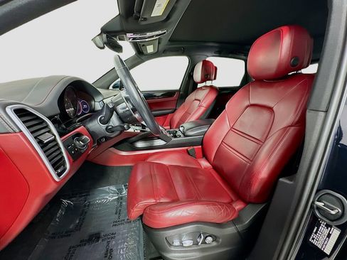 Used 2019 Porsche Cayenne E-Hybrid image 5