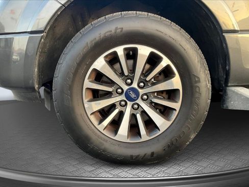 Used 2017 Ford Expedition XLT image 9