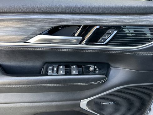 Used 2024 Jeep Wagoneer L Series II w/ Flexible Seating Group image 11