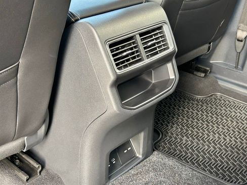 Used 2024 Volkswagen Atlas Cross Sport SE image 39