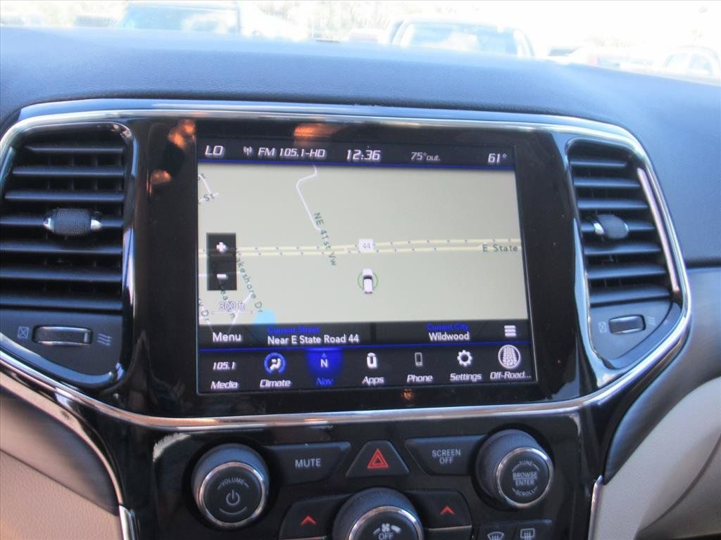 Used 2022 Jeep Grand Cherokee Laredo E AWD/4WD image 23